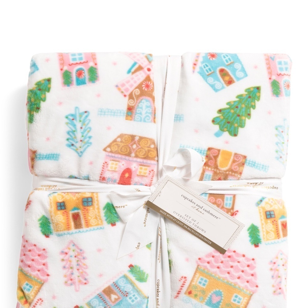 CUPCAKES & CASHMERE Yellow/pink 2pk Gingerbread Lane Fleece Throw Set